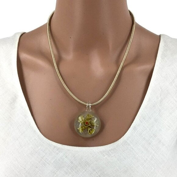 Pendant Necklace Flower Center