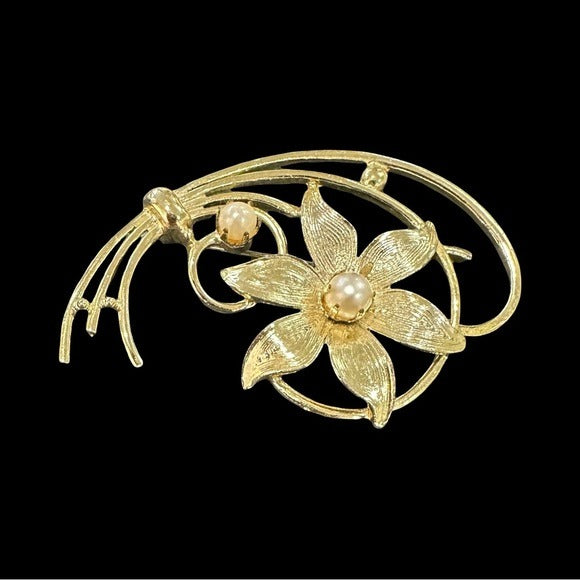 Vintage Brooch Flower Scroll
