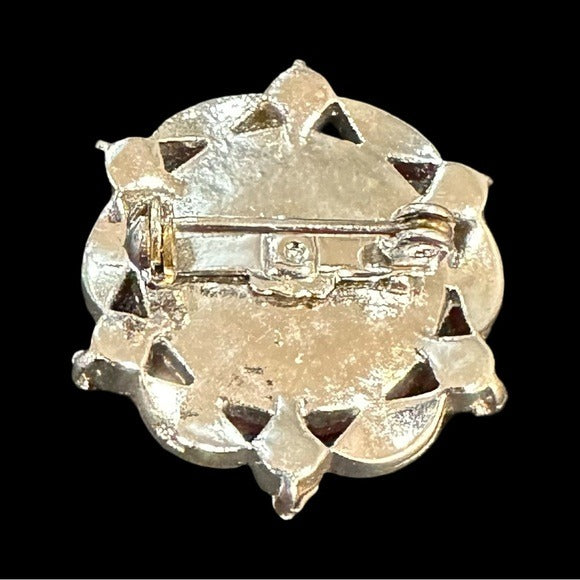 Vintage Brooch Round Wreath